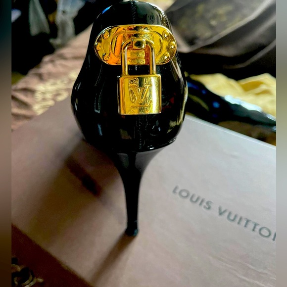 Louis Vuitton Lock pumps - Picture 2 of 5